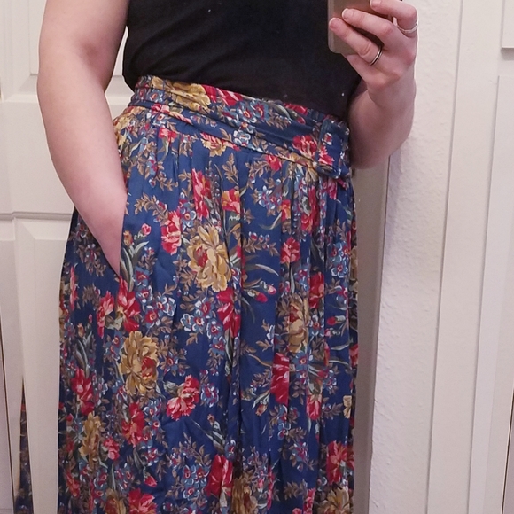 Susan Bristol_Floral Skirt w/POCKETS & Belt - Picture 3 of 14
